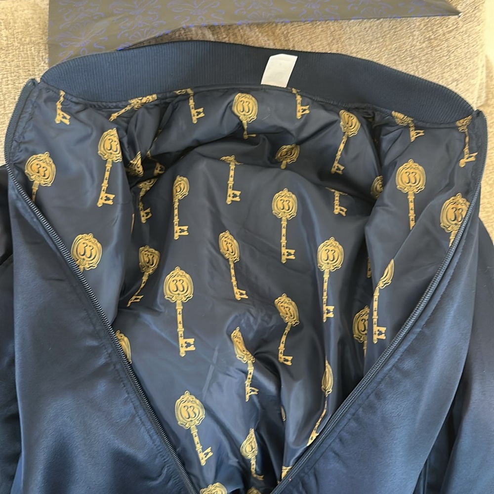 Women’s small Club 33 satin reversible club 33 bomber jacket 💙🔑🔥 - Picture 7 of 15
